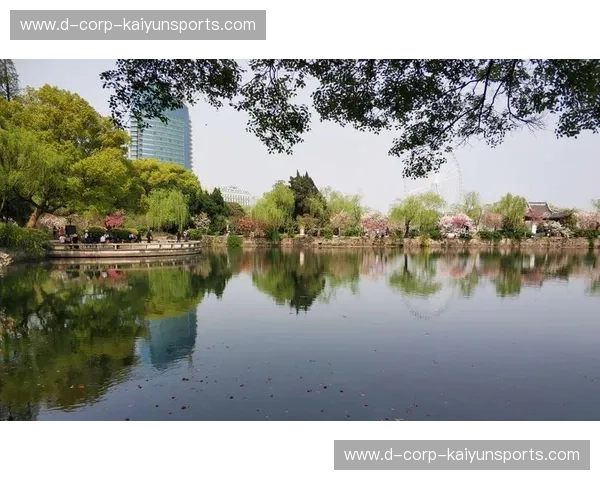 巅峰对决的脉动：勇士vs骑士第二场，谁在甲澜湖畔书写不朽？